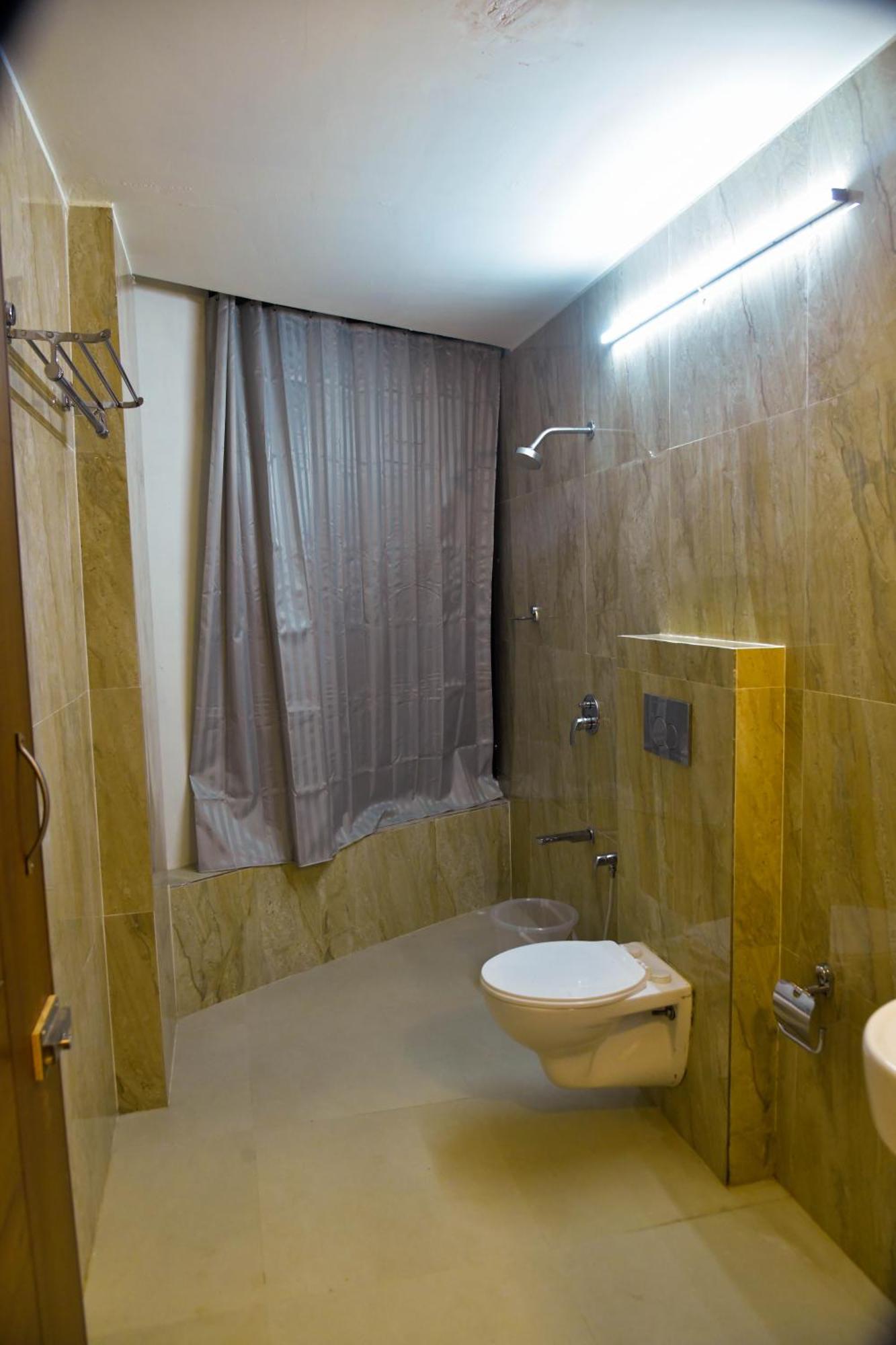 Hotel Ashooka Inn Gandhinagar Ngoại thất bức ảnh