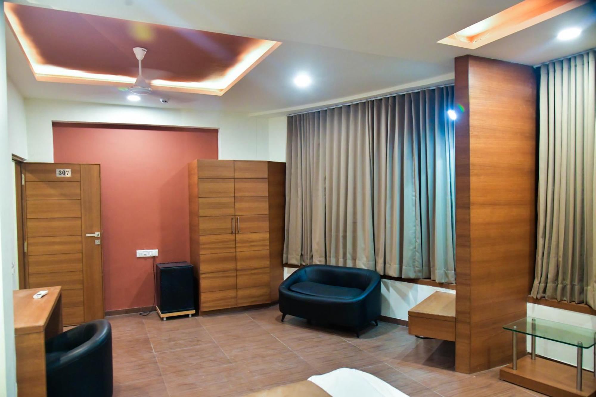 Hotel Ashooka Inn Gandhinagar Ngoại thất bức ảnh