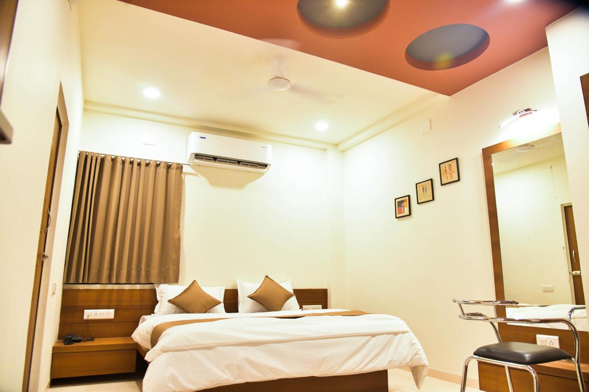 Hotel Ashooka Inn Gandhinagar Ngoại thất bức ảnh