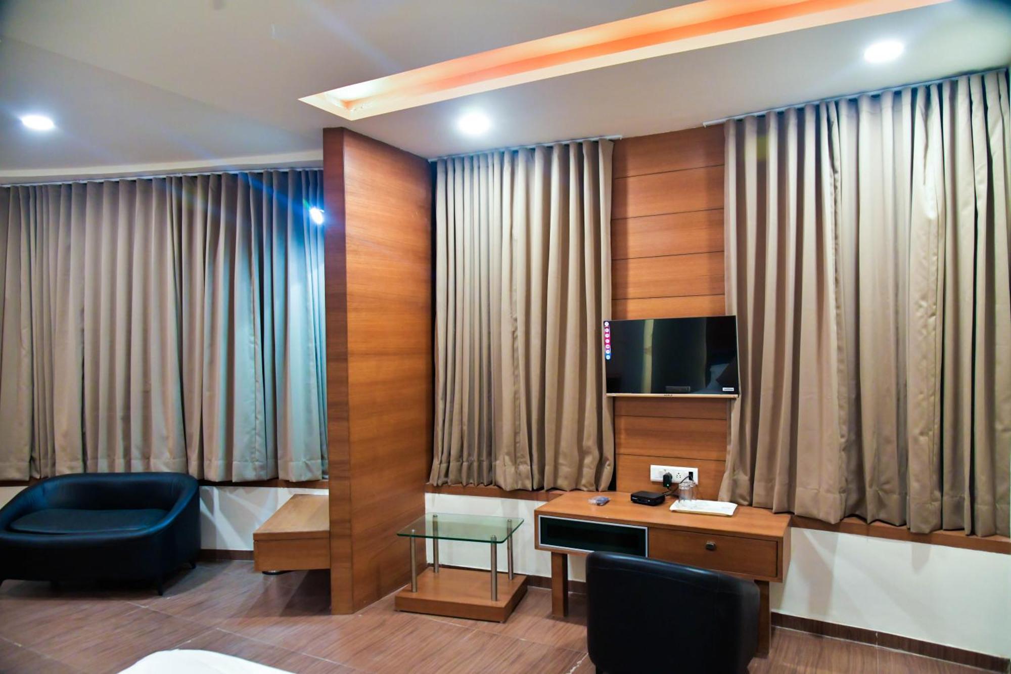 Hotel Ashooka Inn Gandhinagar Ngoại thất bức ảnh
