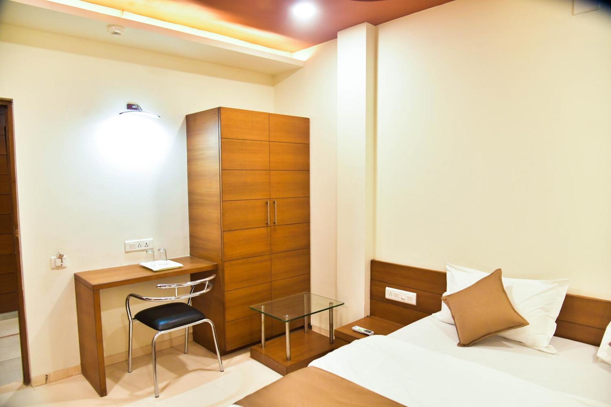 Hotel Ashooka Inn Gandhinagar Ngoại thất bức ảnh